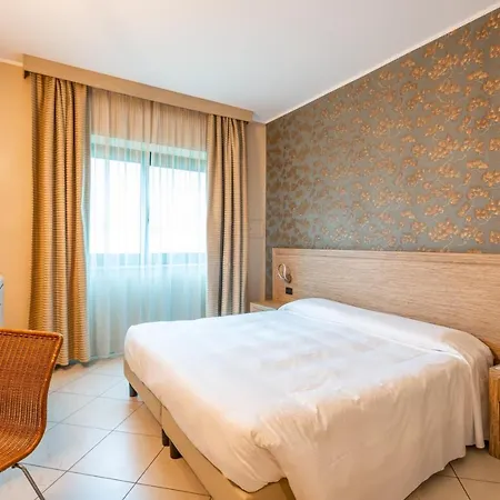 Hotell Parisi 3*