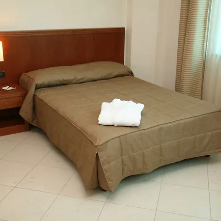 Parisi Отель Никелино